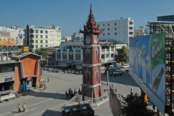 (マンダレー中心部、2005年)(c) 筆者撮影