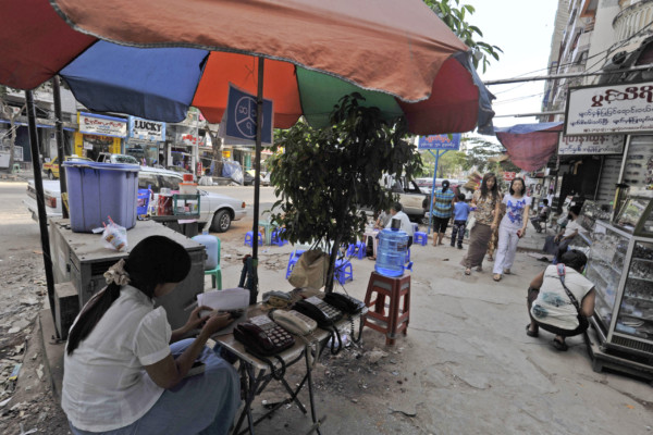 (ヤンゴン、2012年)(c) 筆者撮影